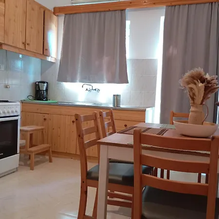 Apartman άσπρο σπίτι Kárisztosz