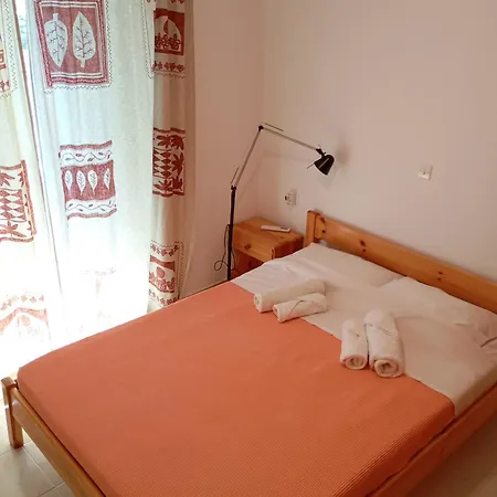 άσπρο σπίτι Apartman Kárisztosz